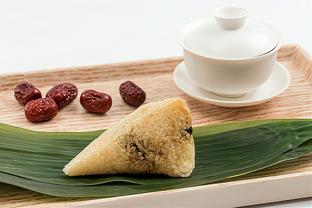 ? Curry đã ghi được 5 điểm trong mùa giải này, cao hơn 5 điểm so với 5 điểm đầu tiên.